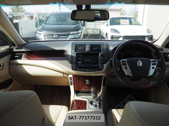 Toyota CROWN SEDAN 2012-07 6790827-1