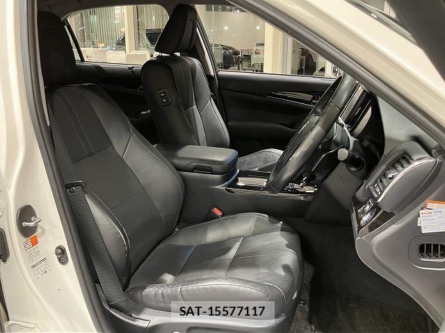 Toyota CROWN SEDAN 2017-04 6790807-24