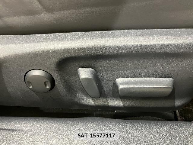 Toyota CROWN SEDAN 2017-04 6790807-25