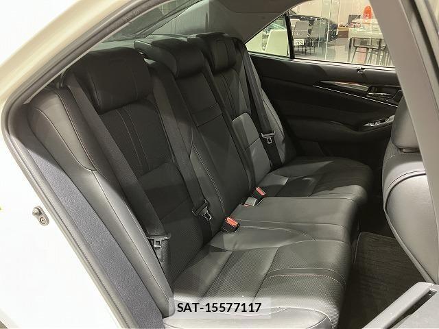 Toyota CROWN SEDAN 2017-04 6790807-26