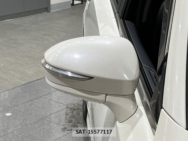 Toyota CROWN SEDAN 2017-04 6790807-29