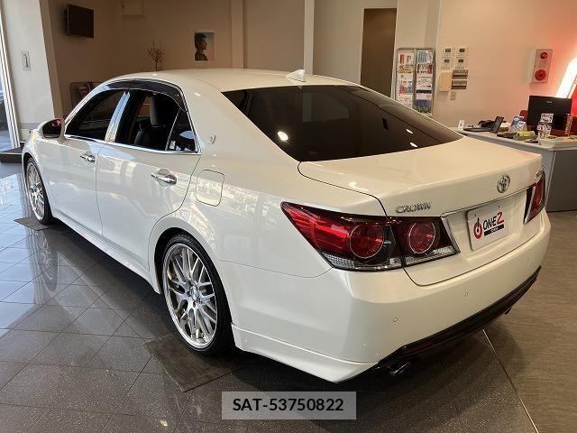 Toyota CROWN SEDAN 2015-11 6790813-14