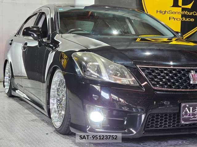 Toyota CROWN SEDAN 2011-03 6814376-9
