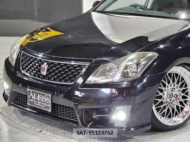 Toyota CROWN SEDAN 2011-03 6814376-10