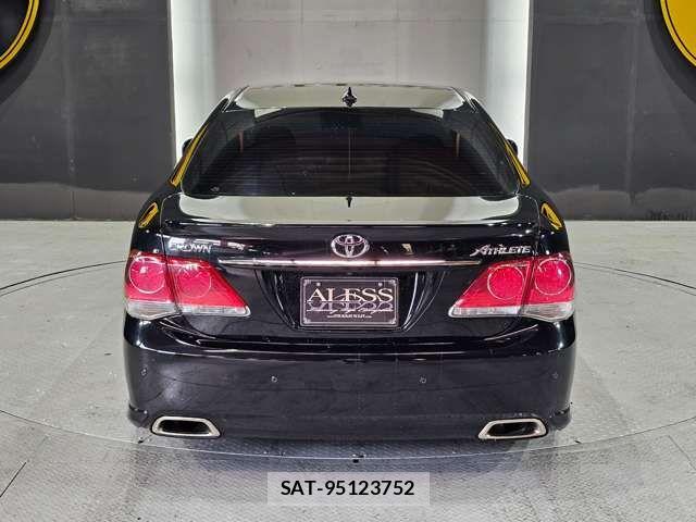 Toyota CROWN SEDAN 2011-03 6814376-12