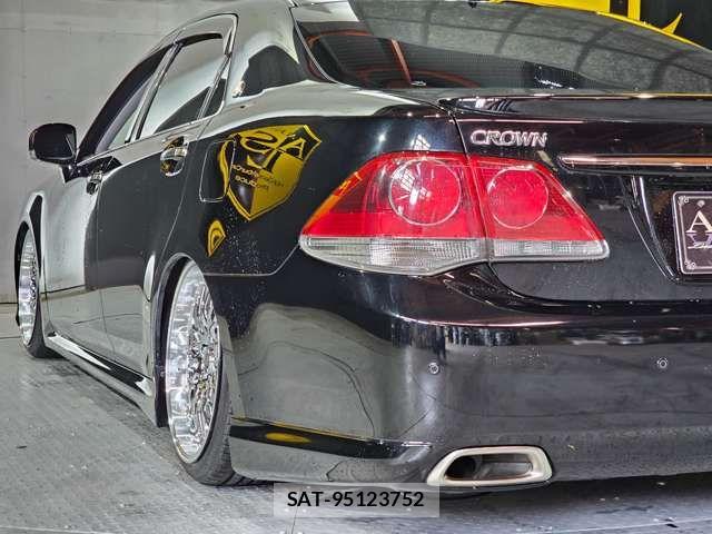 Toyota CROWN SEDAN 2011-03 6814376-13