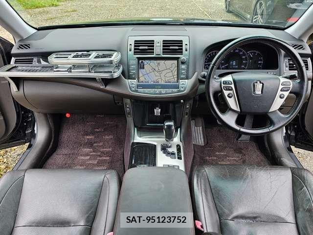 Toyota CROWN SEDAN 2011-03 6814376-17