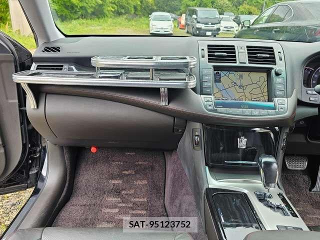 Toyota CROWN SEDAN 2011-03 6814376-18