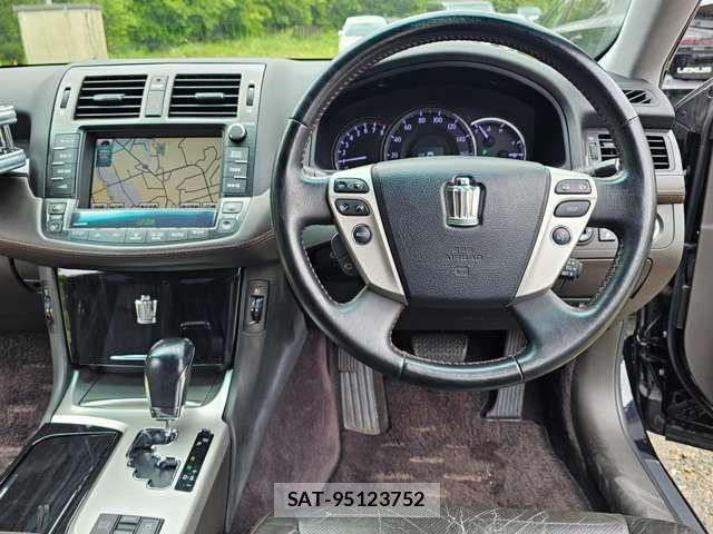 Toyota CROWN SEDAN 2011-03 6814376-19