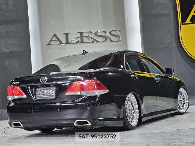 Toyota CROWN SEDAN 2011-03 6814376-2