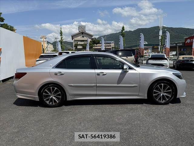 Toyota CROWN SEDAN 2017-01 6814372-11
