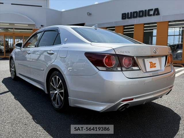 Toyota CROWN SEDAN 2017-01 6814372-12