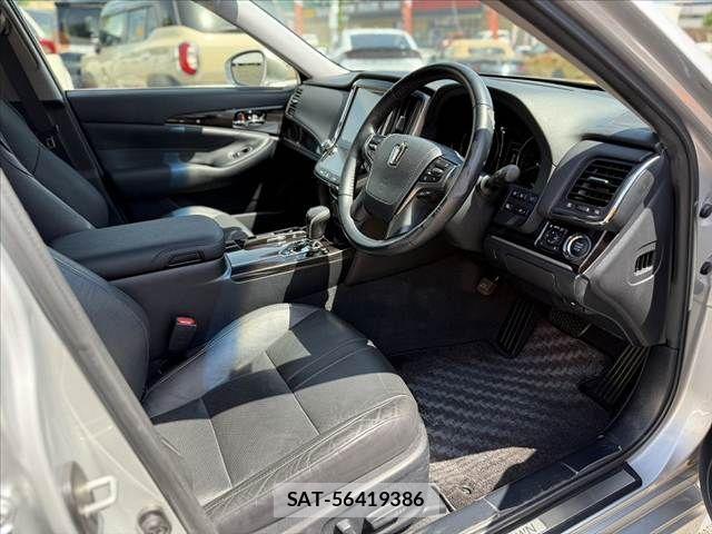 Toyota CROWN SEDAN 2017-01 6814372-15