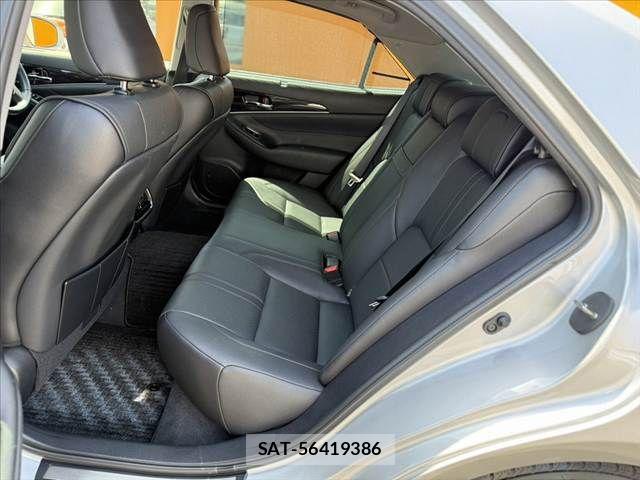 Toyota CROWN SEDAN 2017-01 6814372-17