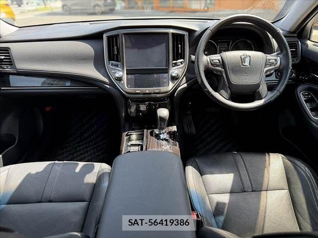 Toyota CROWN SEDAN 2017-01 6814372-1