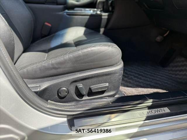 Toyota CROWN SEDAN 2017-01 6814372-20