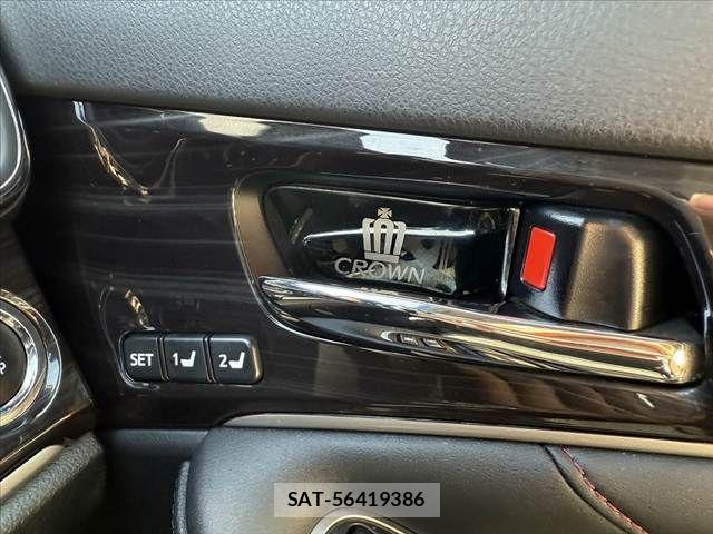 Toyota CROWN SEDAN 2017-01 6814372-22