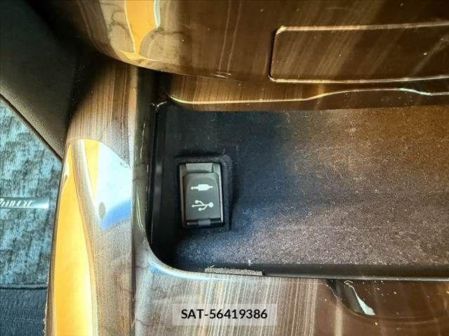 Toyota CROWN SEDAN 2017-01 6814372-28