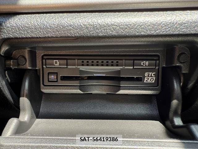 Toyota CROWN SEDAN 2017-01 6814372-29