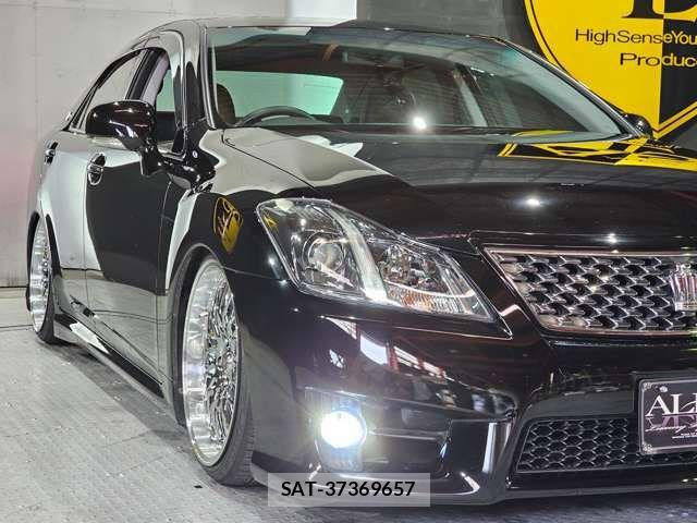 Toyota CROWN SEDAN 2010-04 6814374-9