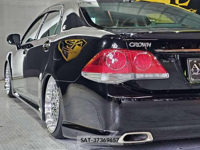 Toyota CROWN SEDAN 2010-04 6814374-13
