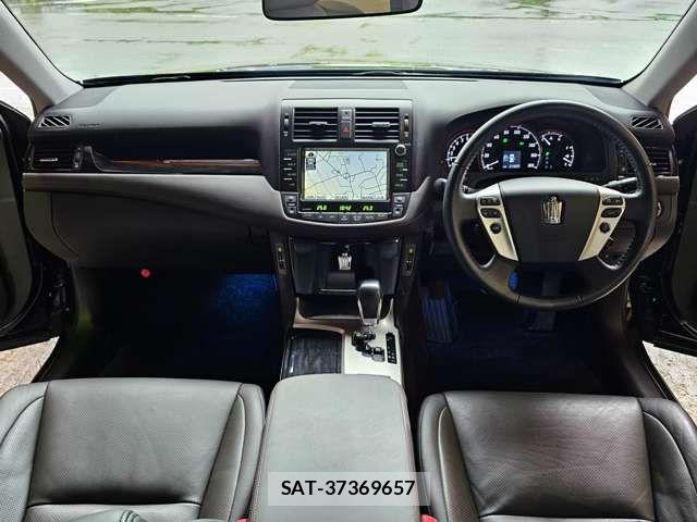 Toyota CROWN SEDAN 2010-04 6814374-18