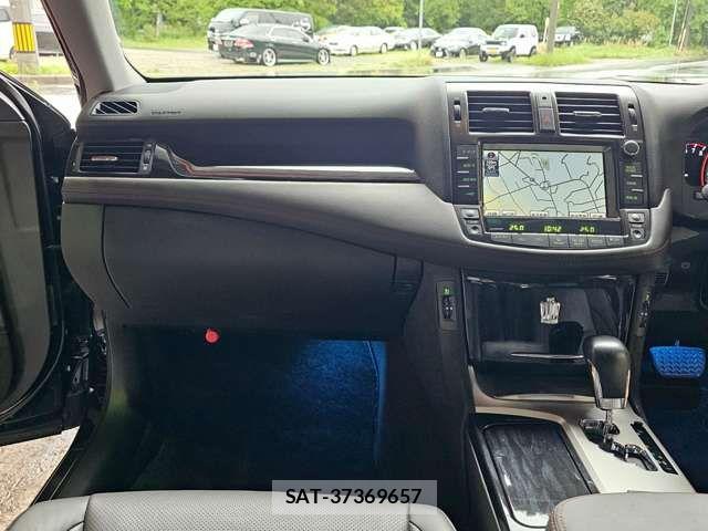 Toyota CROWN SEDAN 2010-04 6814374-19