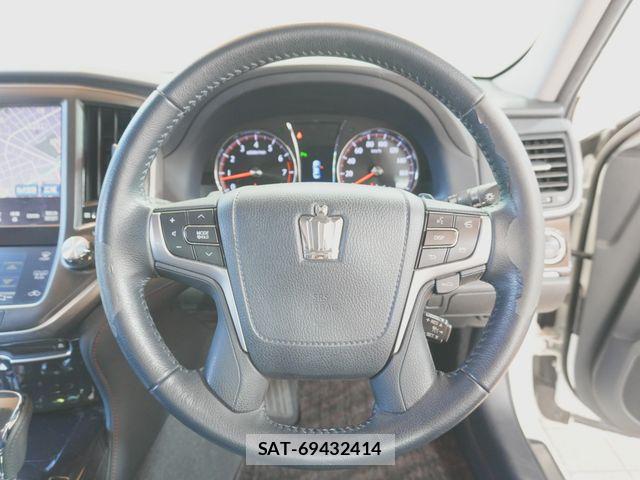 Toyota CROWN SEDAN 2013-12 6814373-11