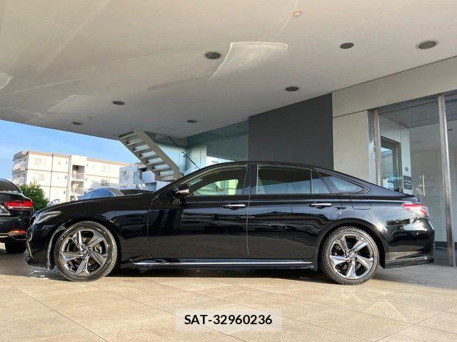 Toyota CROWN SEDAN 2018-06 6903625-15
