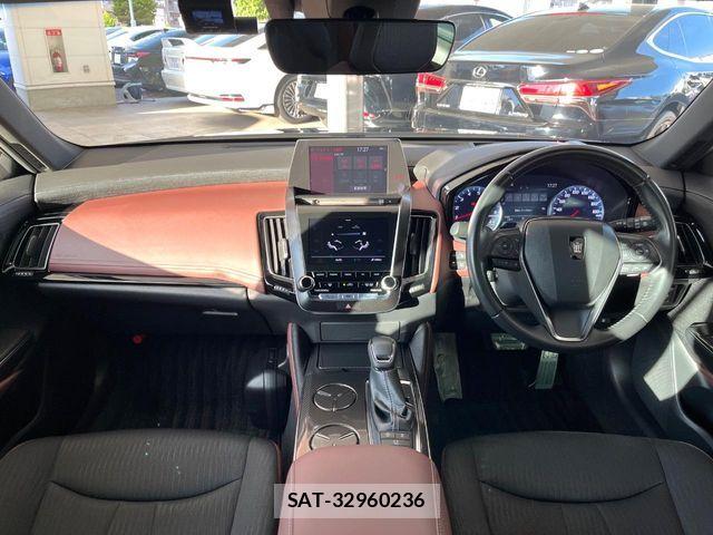 Toyota CROWN SEDAN 2018-06 6903625-1