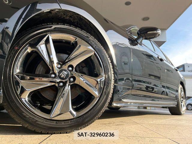 Toyota CROWN SEDAN 2018-06 6903625-8