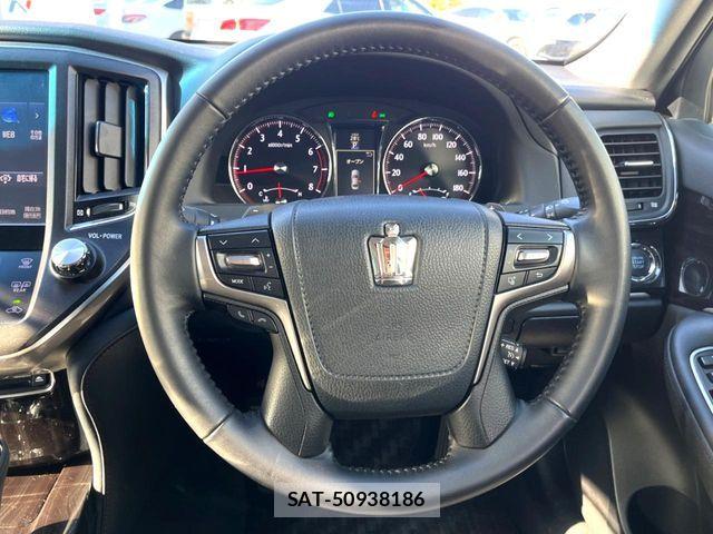 Toyota CROWN SEDAN 2016-11 6903623-10