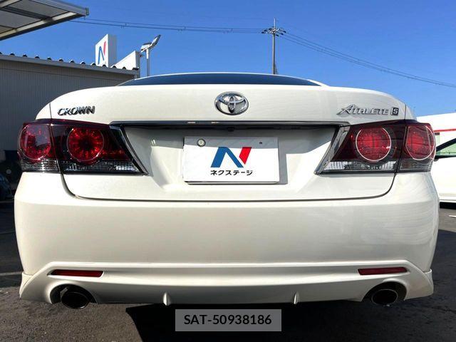 Toyota CROWN SEDAN 2016-11 6903623-14