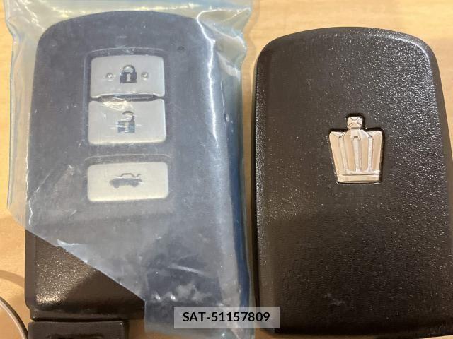 Toyota CROWN SEDAN 2017-09 6903624-11