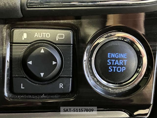 Toyota CROWN SEDAN 2017-09 6903624-15
