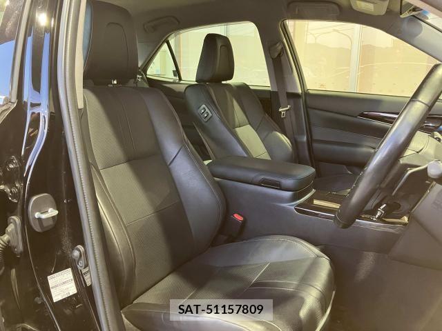 Toyota CROWN SEDAN 2017-09 6903624-16