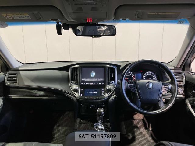 Toyota CROWN SEDAN 2017-09 6903624-5