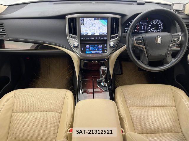 Toyota CROWN SEDAN 2016-09 7020250-1