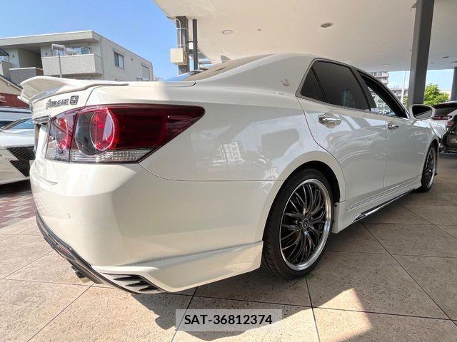 Toyota CROWN SEDAN 2016-10 7020245-17