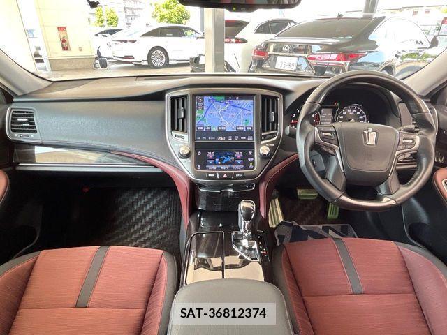 Toyota CROWN SEDAN 2016-10 7020245-1
