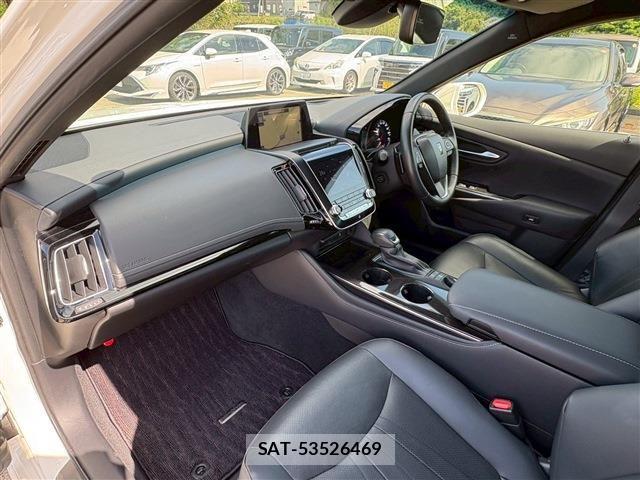 Toyota CROWN SEDAN 2018-09 7058038-3