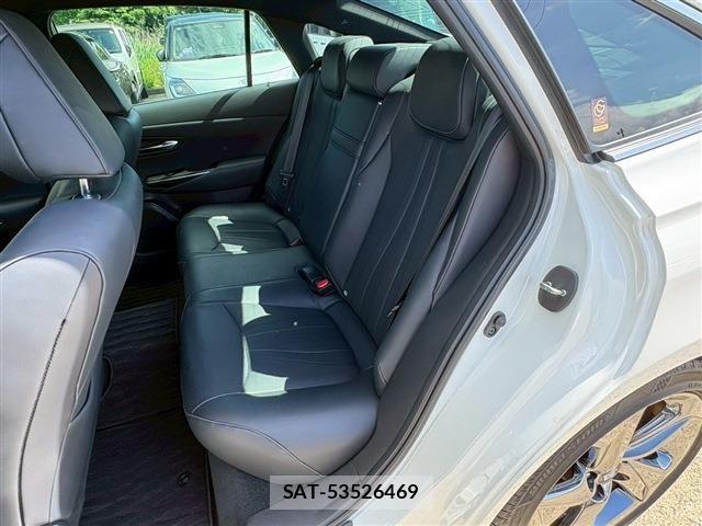 Toyota CROWN SEDAN 2018-09 7058038-5