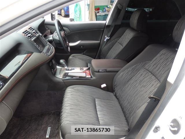 Toyota CROWN SEDAN 2012-04 7058043-21