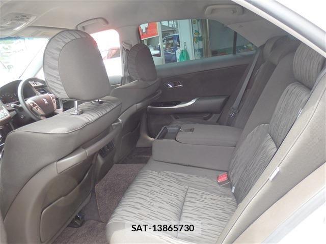 Toyota CROWN SEDAN 2012-04 7058043-22