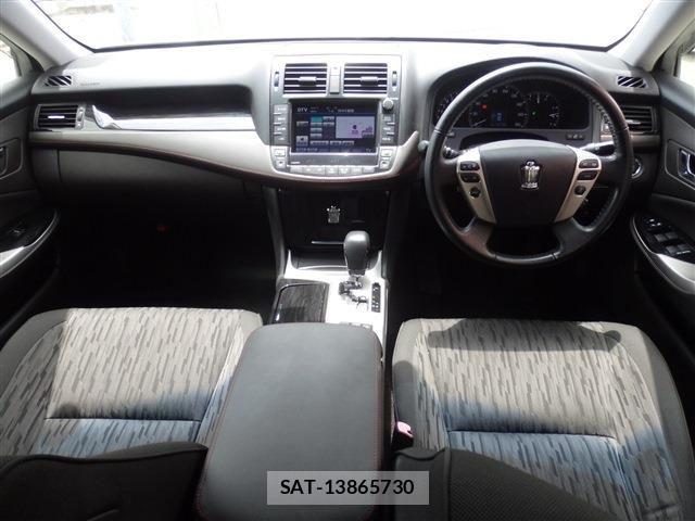 Toyota CROWN SEDAN 2012-04 7058043-24