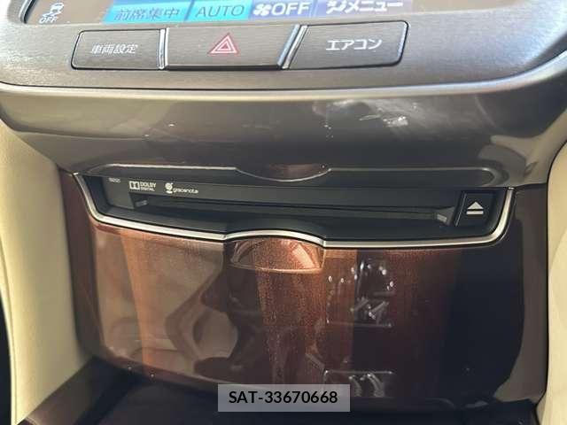 Toyota CROWN SEDAN 2013-07 7216586-24