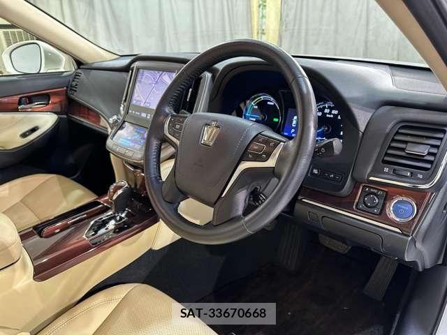 Toyota CROWN SEDAN 2013-07 7216586-8