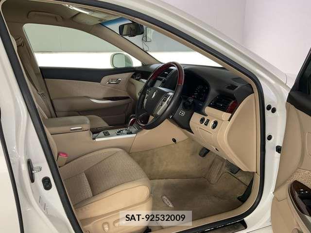 Toyota CROWN SEDAN 2011-11 7216577-15
