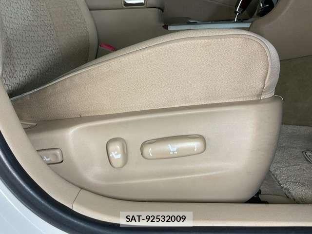 Toyota CROWN SEDAN 2011-11 7216577-17
