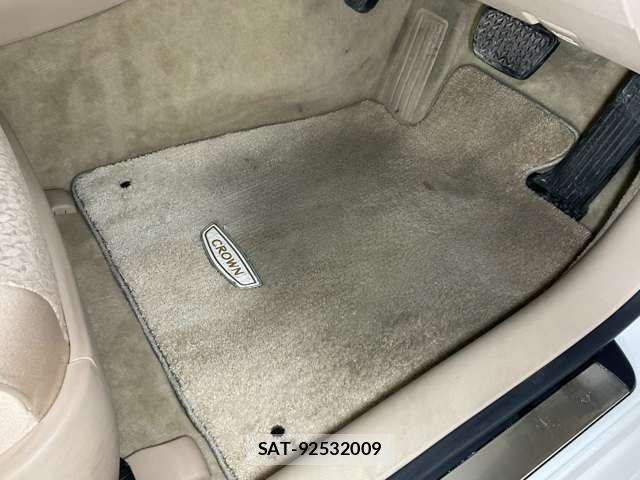Toyota CROWN SEDAN 2011-11 7216577-19